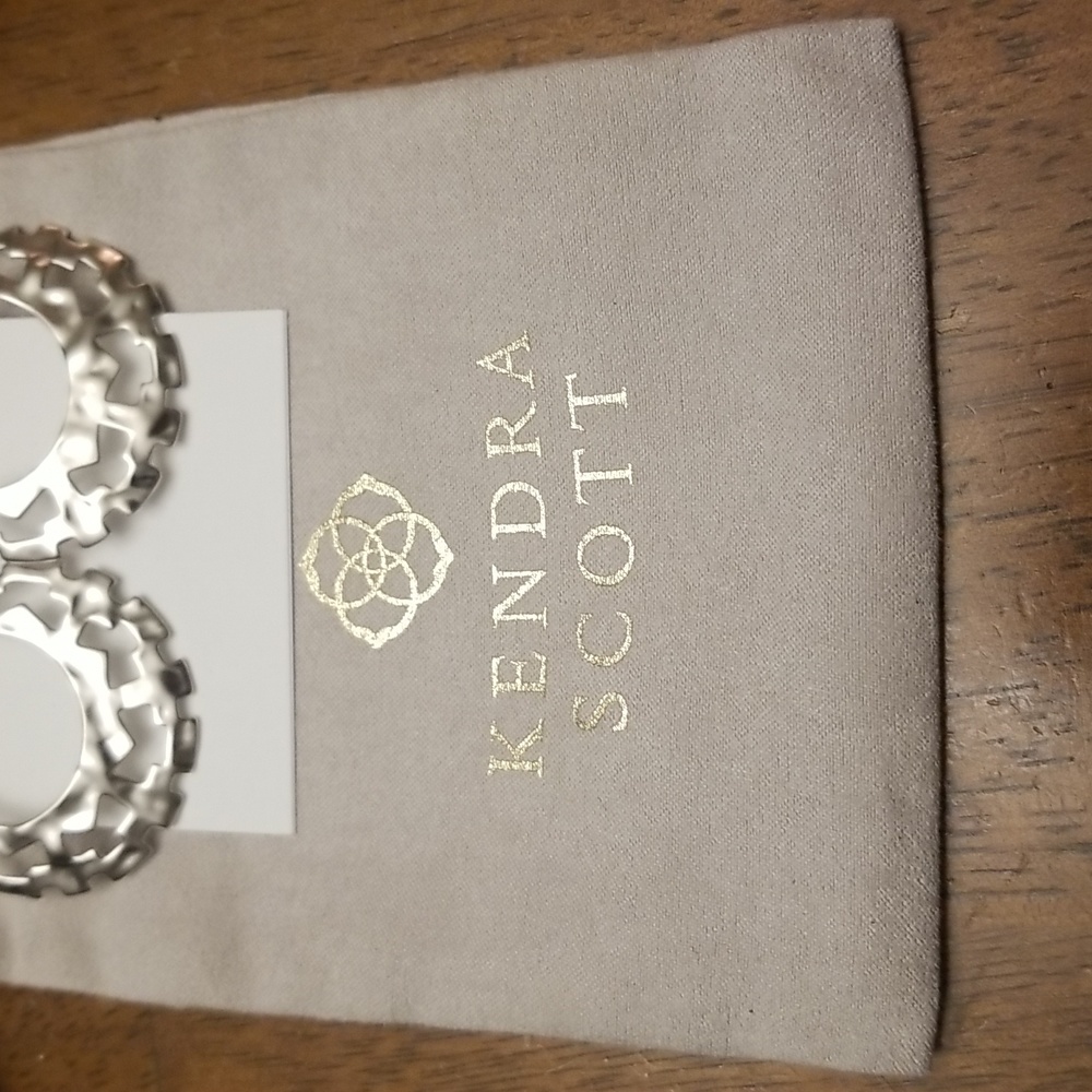 Kendra Scott Silver Shiva Hoop Earrings NWT - Picture 5 of 6